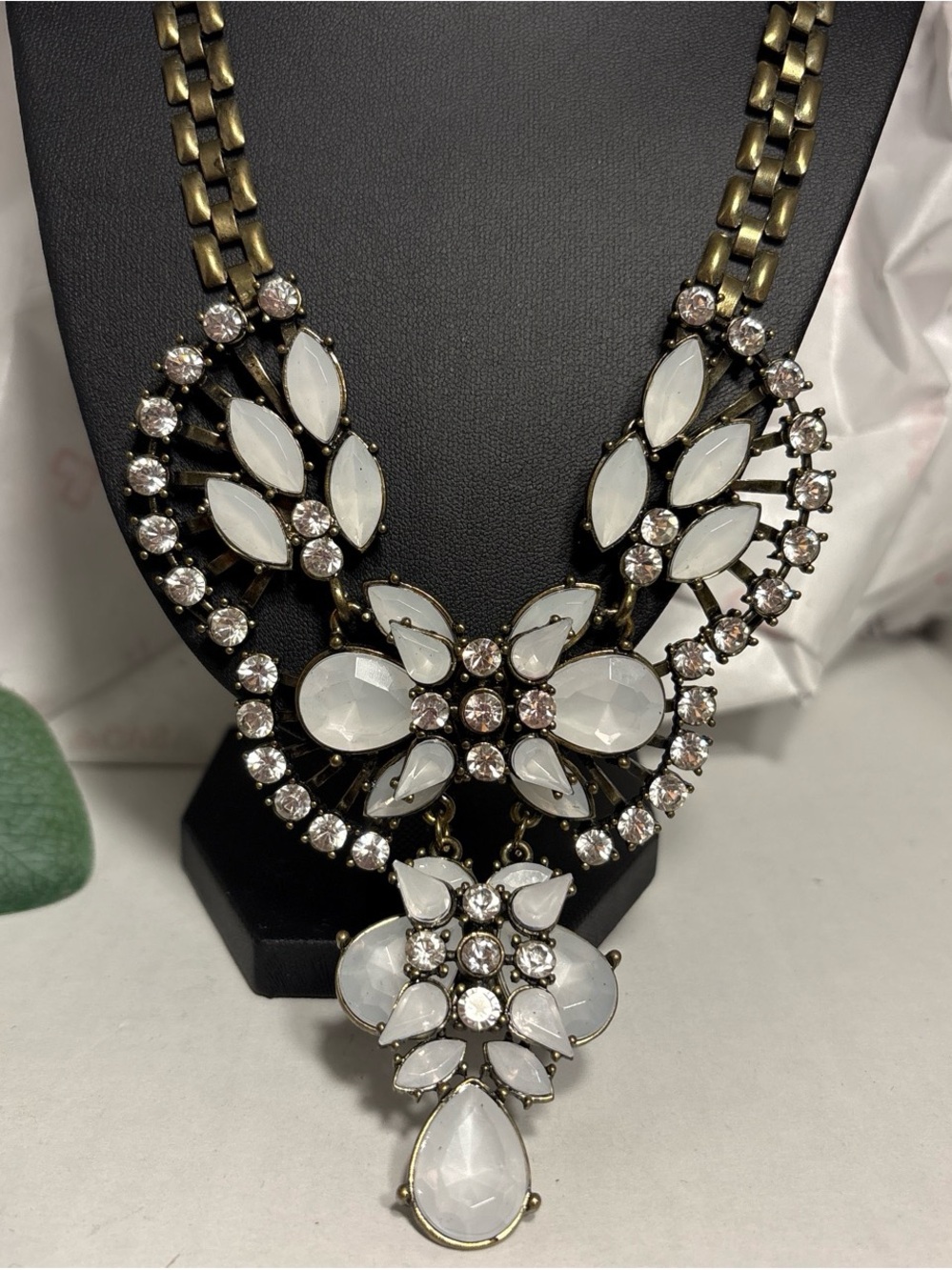Elegant White Crystal Statement Necklace - Women Jewelry